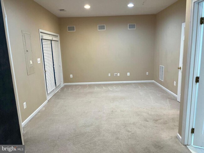 Building Photo - 209 Misty Pond Terrace