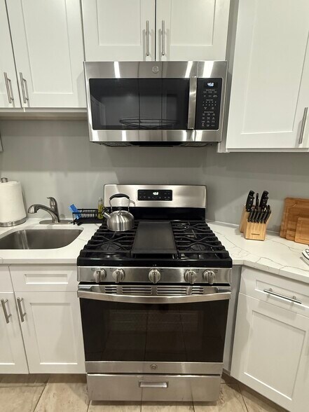 Building Photo - 72 Seymour Ave