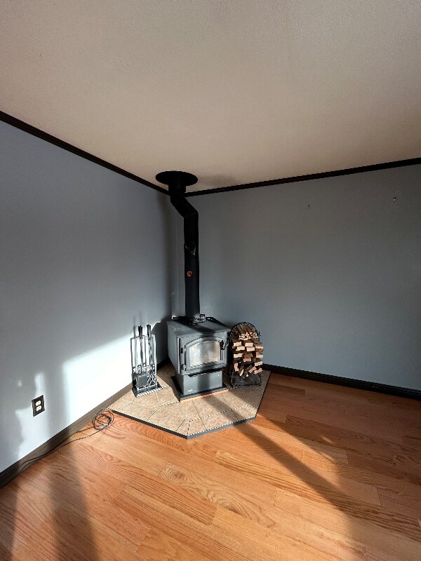 Building Photo - 822 12th St W