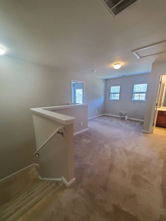 Building Photo - Liberty Hall End Unit 3Br 2.5Ba Townhome