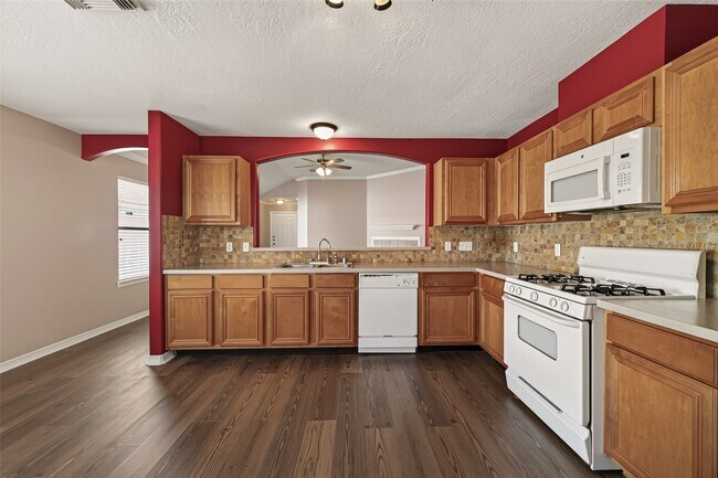Building Photo - 25202 Clover Ranch Dr