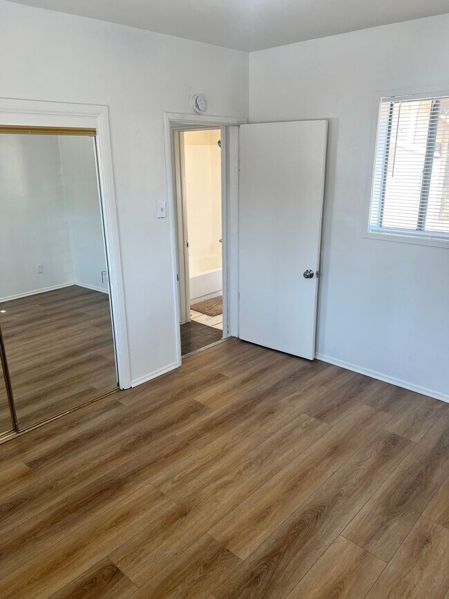 Building Photo - Concert Duplex