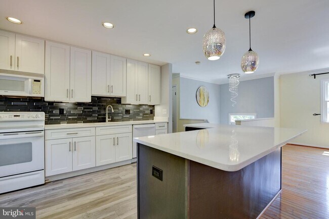 Building Photo - 618 Worchester St