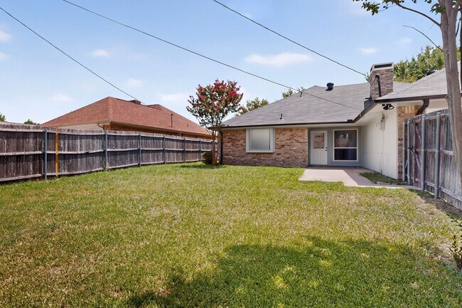 Building Photo - 620 W Stoneybrook Dr