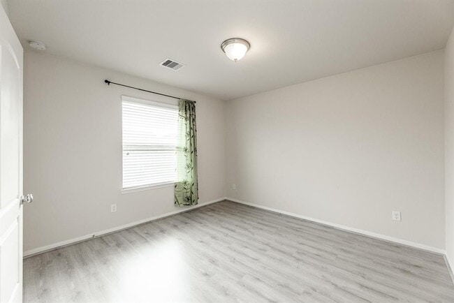 Building Photo - 7131 Pavilion Dr