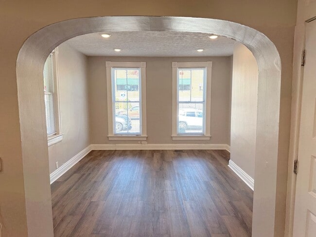 Building Photo - 3 Bedroom Home in Downtown Hamilton