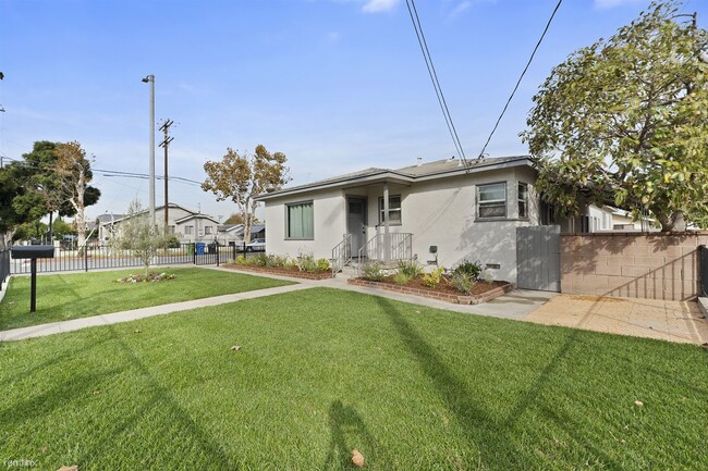 Building Photo - 2 br, 1.5 bath Duplex - 1160 North Fries A...