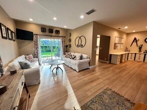 Building Photo - 13122 Via Veneto