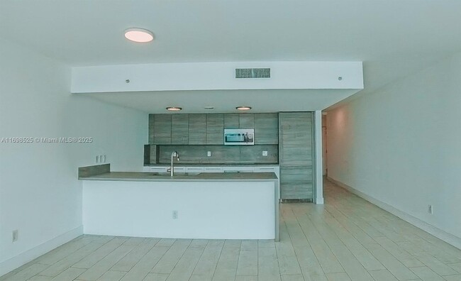 Building Photo - 400 Sunny Isles Blvd