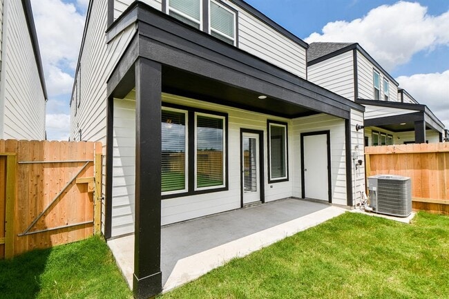 Building Photo - 3024 Crown Gate Dr