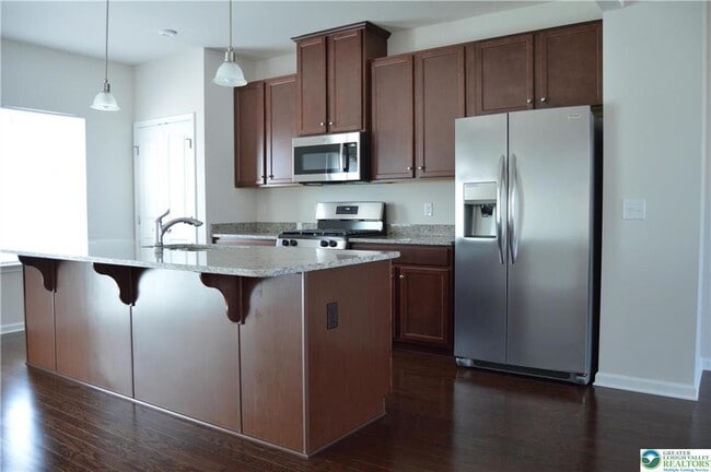 Building Photo - 2332 Raya Wy