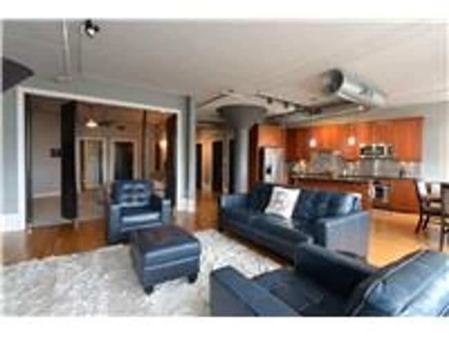 Building Photo - 4901 Washington Boulevard 4B