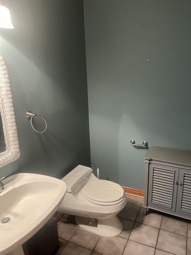 Building Photo - 180 Eleanor Dr