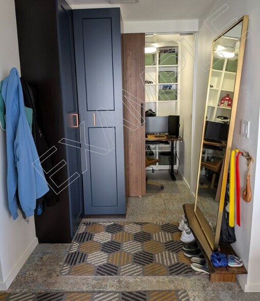 21. EXAMPLE Entryway Setup - 1960 N Lincoln Park W