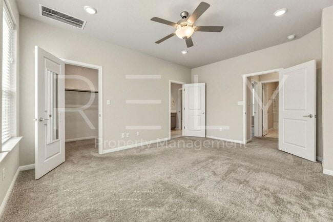 Building Photo - 1015 Vista View Dr