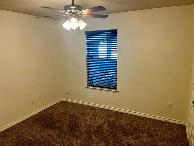 Building Photo - 1600 Knight Trail