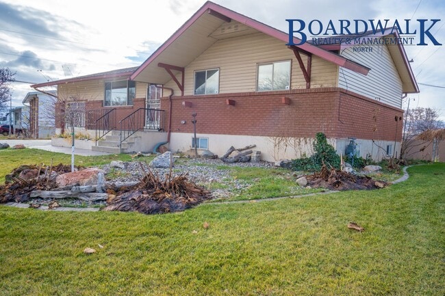 Building Photo - Amazing 4 Bed Rambler in Syracuse