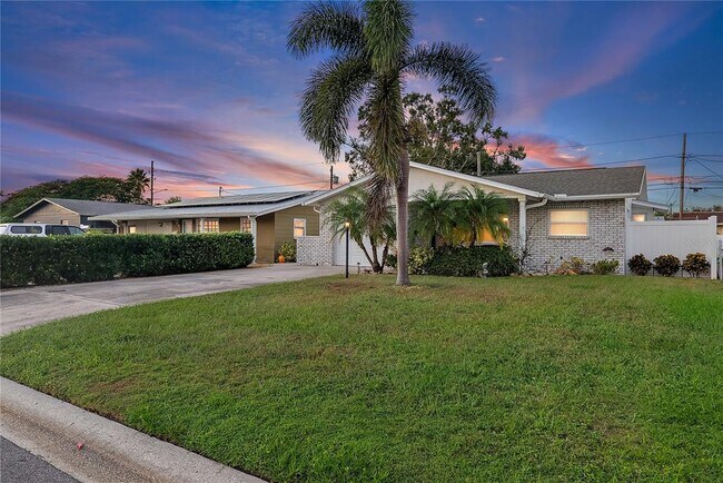 Building Photo - 5635 20th Ave N