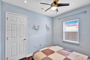 Building Photo - 1000 Matanzas Ave