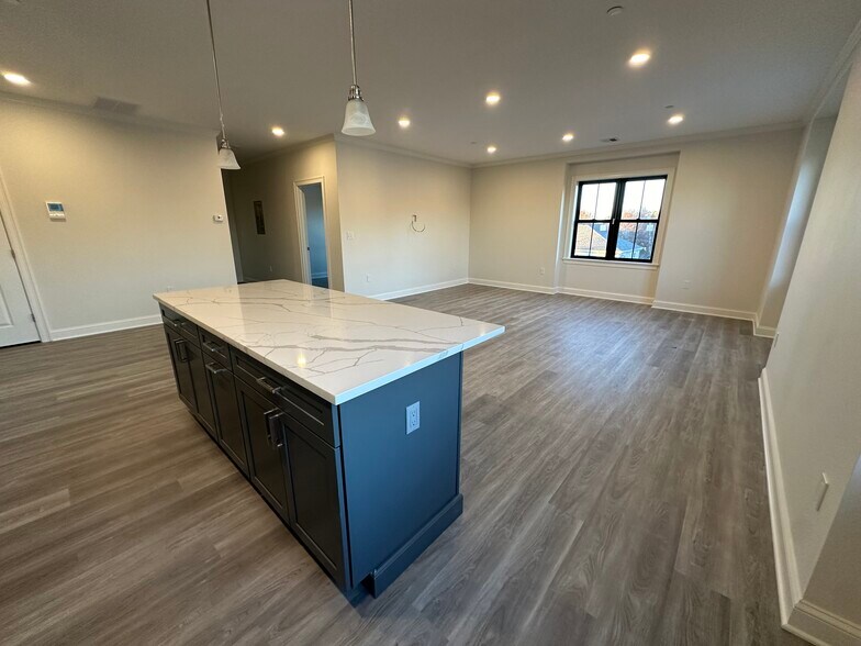 Building Photo - 48 Nichols St