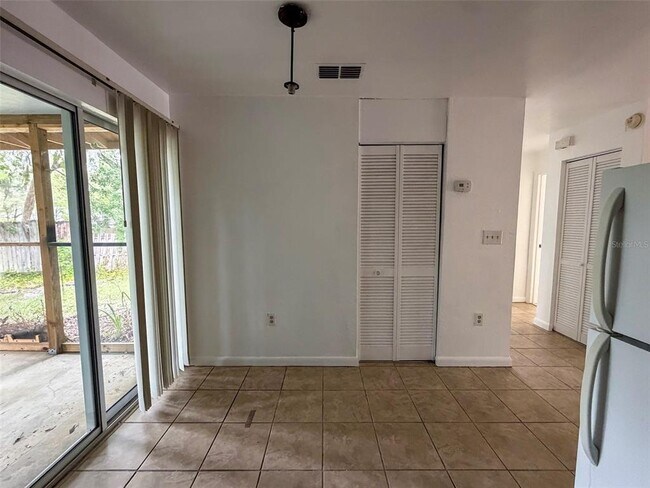 Building Photo - 1048 SW 6th Dr