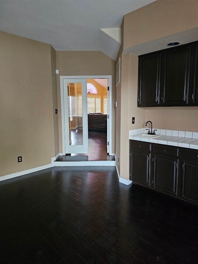 Building Photo - 2431 Pinehurst Ct