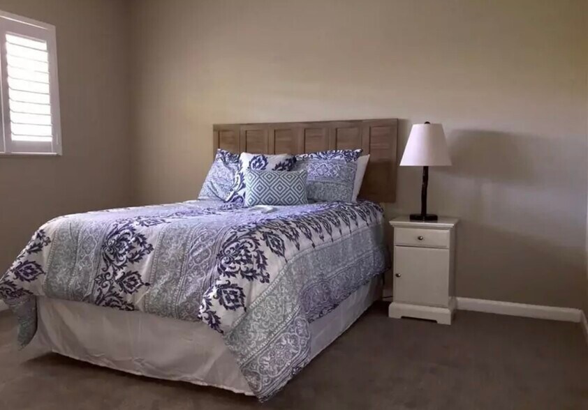 Building Photo - 1752 NW 3rd Ter