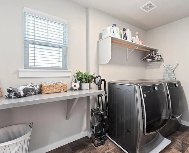 Building Photo - This home has it all!