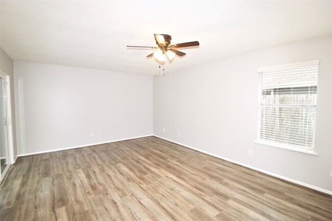 Building Photo - 2126 Highland Hills Dr