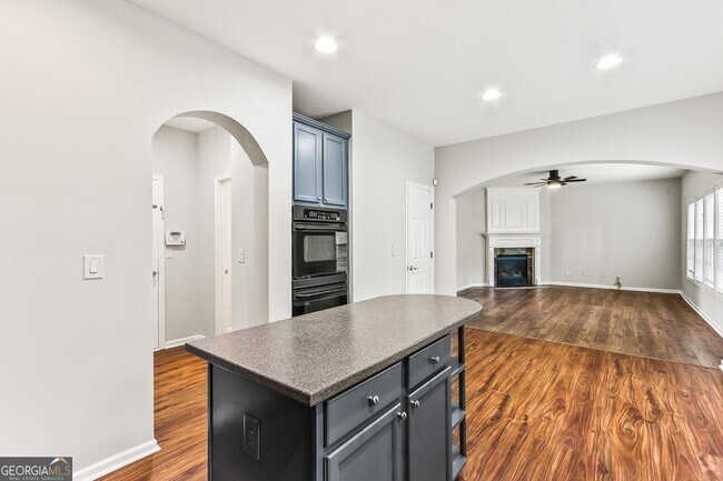 Building Photo - 558 Musical Ct