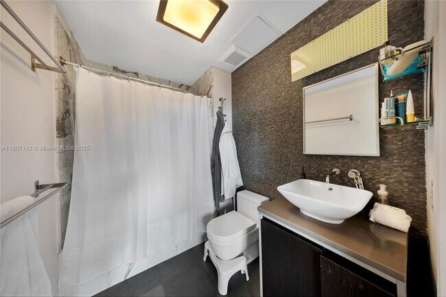 Building Photo - 1700 Meridian Ave