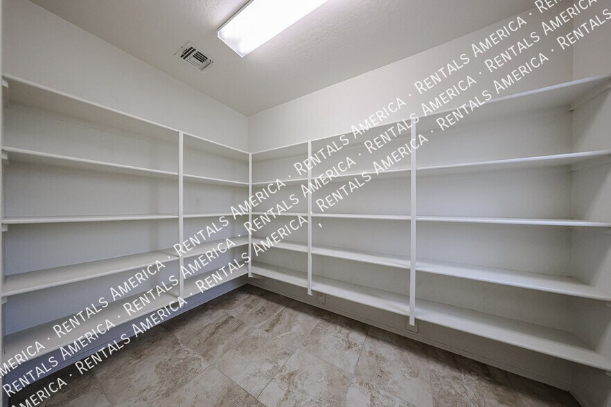 Building Photo - 270 N Scott Dr