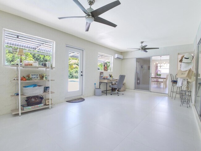 Building Photo - 218 S Sequoia Dr