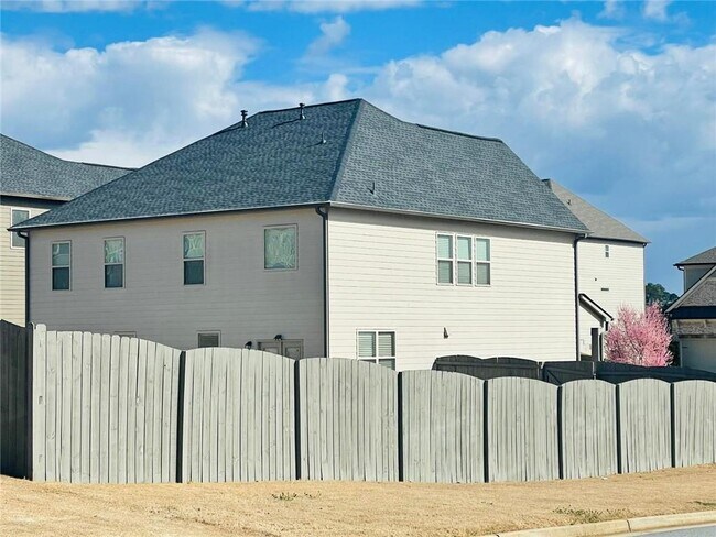 Building Photo - 4230 Miramount Overlook
