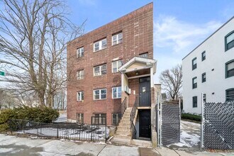 Building Photo - 116 Wales St