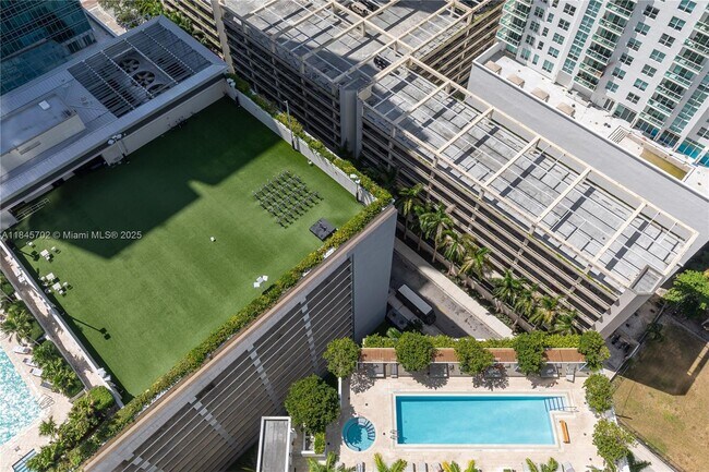 Building Photo - 1300 Brickell Bay Dr