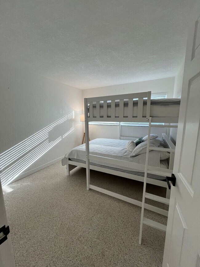 Building Photo - Stunning Seminole Home with Private Pool | 3 Bed / 2 Bath