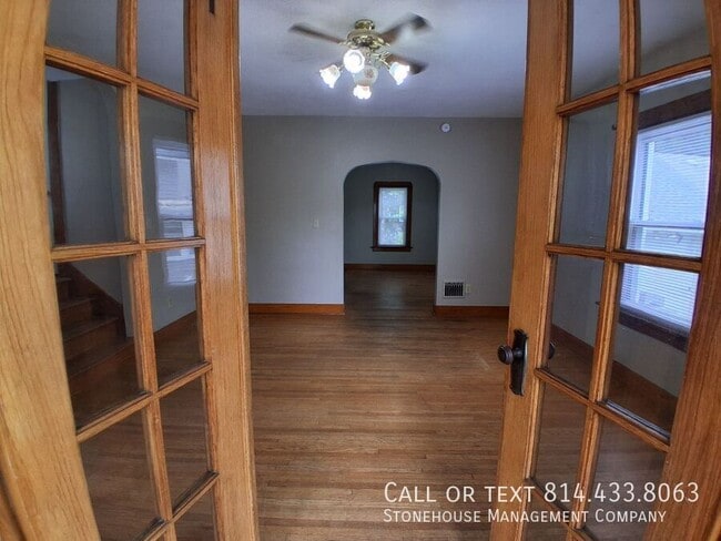 Building Photo - 1302 W 25th St