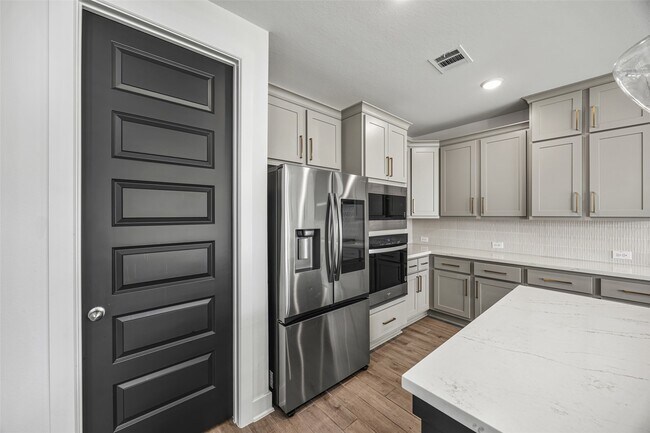 Building Photo - 29024 Red Lp Dr