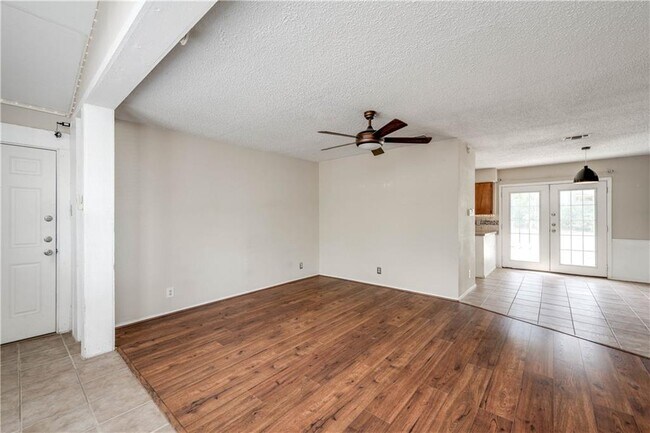 Building Photo - 1101 S Trace Dr