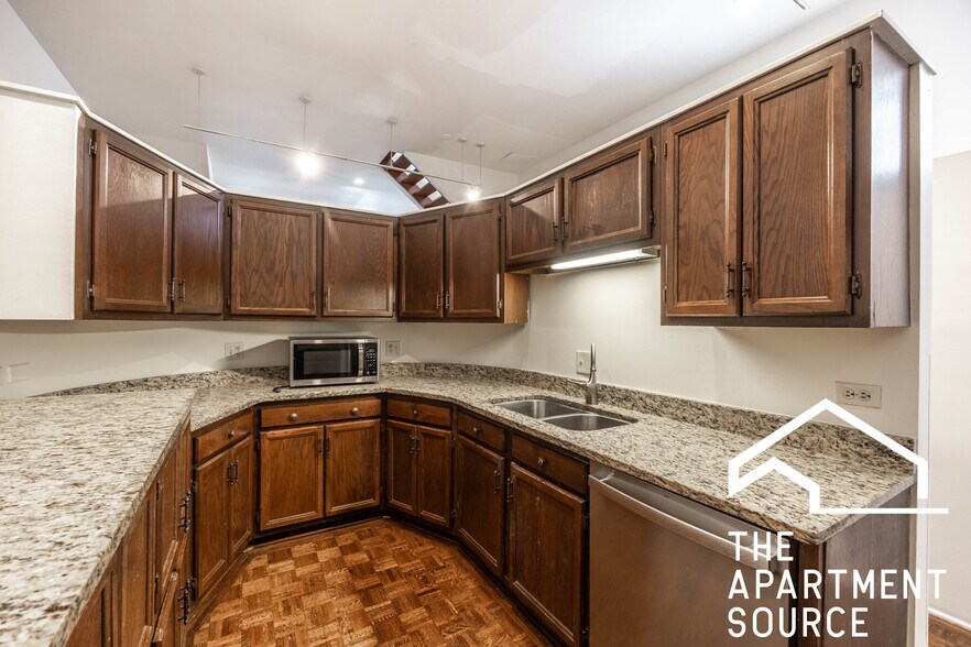 Building Photo - 2059 N Clifton Ave