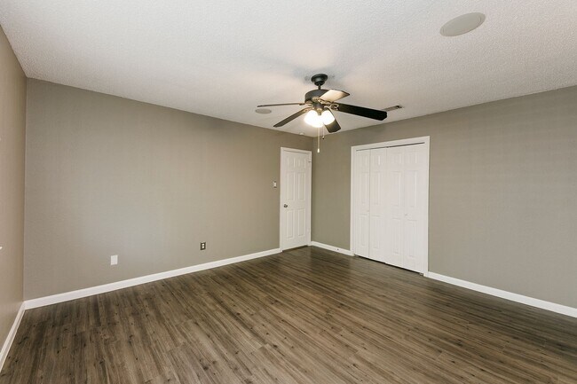 Building Photo - Marvelous in Milwood!