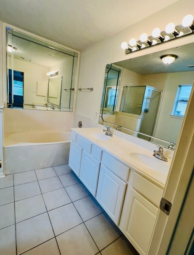 Building Photo - 6010 Forest Plaza Ct