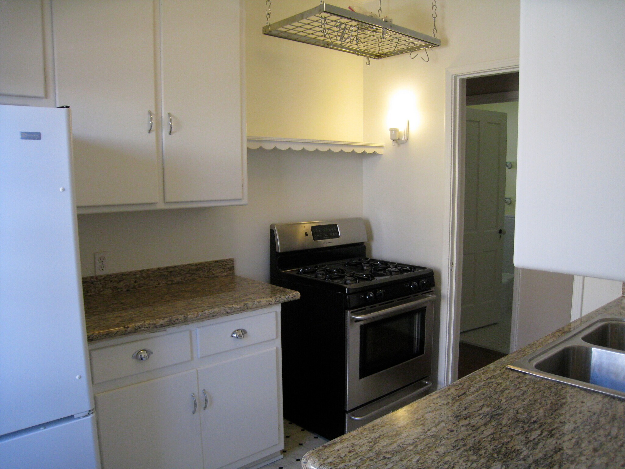 Building Photo - 112 N Edgemont St