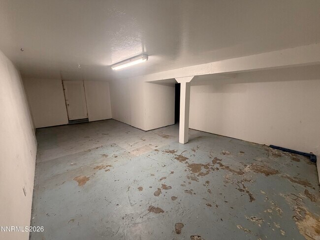 Building Photo - 541 Thoma St