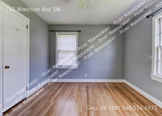 Building Photo - 742 Windsor Ave SW