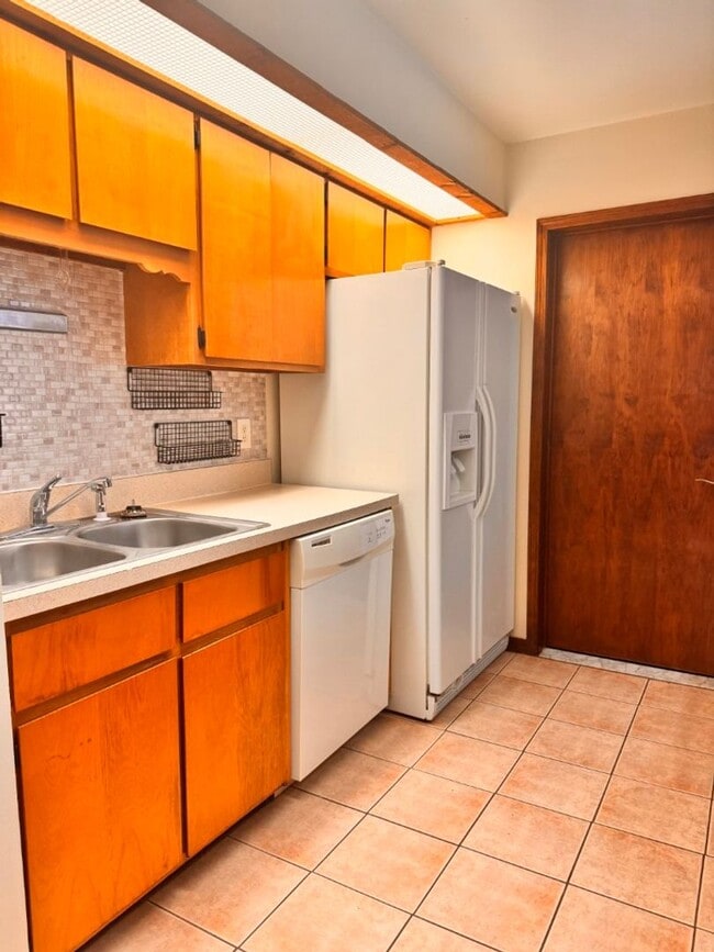 Building Photo - RENTAL