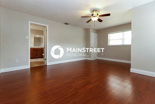 Building Photo - 4 Bedroom Pet-Friendly Home in Palm Harbor...