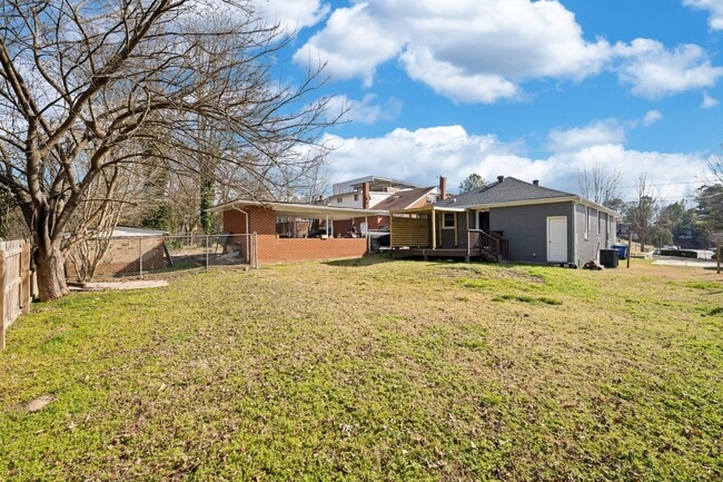 Building Photo - Beautiful bungalow in fabulous Durham location!