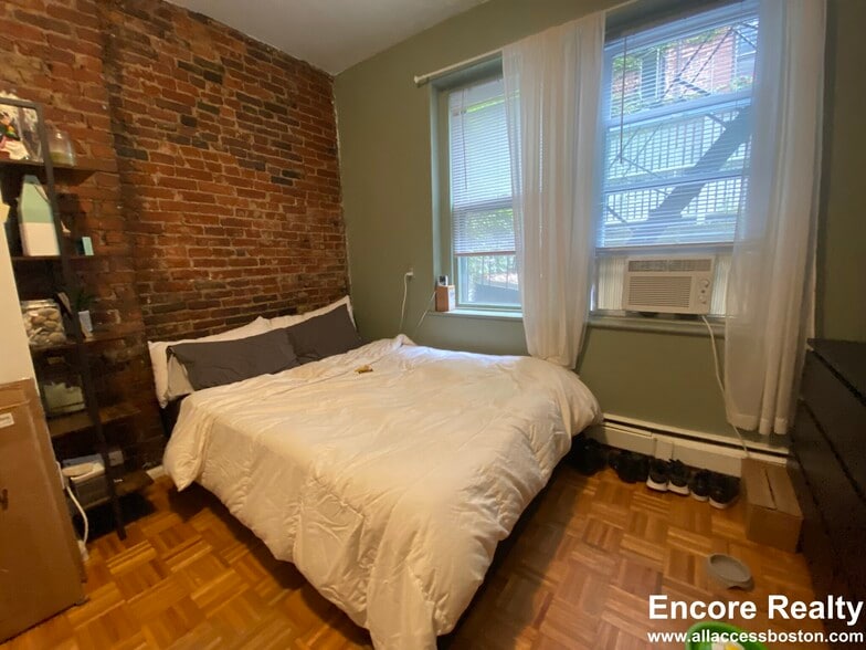 Building Photo - 47 Joy St